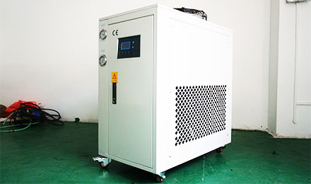 玖一设备-可移动的工业冷水机
